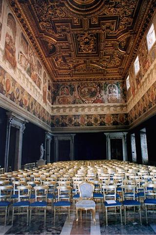 Esponenti dell'Ordine dei giornalisti, della Federazione nazionale della stampa italiana, dell'Associazione della stampa parlamentare e dell'Associazione della stampa estera in Italia ed una delegazione di giornalisti delle Agenzie, dei quotidiani e delle testate televisive che seguono l'attività del Presidente della Repubblica
