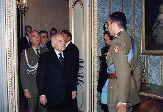 Delegazione di ufficiali e militari di truppa del Reggimento "Lancieri di Montebello", in servizio di guardia d'onore al Palazzo del Quirinale