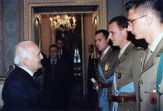 Delegazione di ufficiali e militari di truppa del Reggimento "Lancieri di Montebello", in servizio di guardia d'onore al Palazzo del Quirinale
