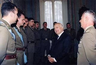Delegazione di ufficiali e militari di truppa del Reggimento "Lancieri di Montebello", in servizio di guardia d'onore al Palazzo del Quirinale