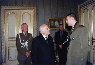Delegazione di ufficiali e militari di truppa del Reggimento "Lancieri di Montebello", in servizio di guardia d'onore al Palazzo del Quirinale