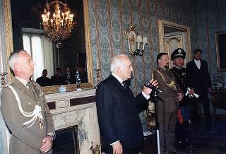 Delegazione di ufficiali e militari di truppa del Reggimento "Lancieri di Montebello", in servizio di guardia d'onore al Palazzo del Quirinale