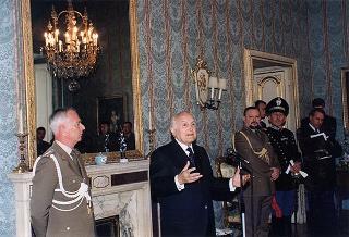 Delegazione di ufficiali e militari di truppa del Reggimento "Lancieri di Montebello", in servizio di guardia d'onore al Palazzo del Quirinale