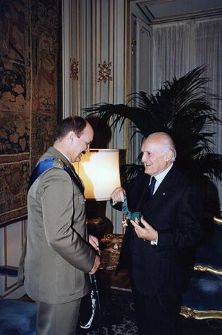Il Presidente della Repubblica Oscar Luigi Scalfaro riceve la visita del Generale di Brigata Mauro Del Vecchio, già Comandante del Contingente italiano in Bosnia