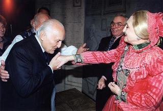 Intervento del Presidente della Repubblica alla rappresentazione della commedia "Mercadet l'affarista" di Honorè de Balzac, promossa dall'Ente Teatrale Italiano per rendere omaggio alla lunga attività artistica di Ernesto Calindri, protagonista dello spettacolo.