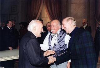 Intervento del Presidente della Repubblica alla rappresentazione della commedia "Mercadet l'affarista" di Honorè de Balzac, promossa dall'Ente Teatrale Italiano per rendere omaggio alla lunga attività artistica di Ernesto Calindri, protagonista dello spettacolo.