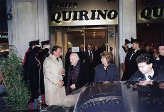 Intervento del Presidente della Repubblica alla rappresentazione della commedia "Mercadet l'affarista" di Honorè de Balzac, promossa dall'Ente Teatrale Italiano per rendere omaggio alla lunga attività artistica di Ernesto Calindri, protagonista dello spettacolo.