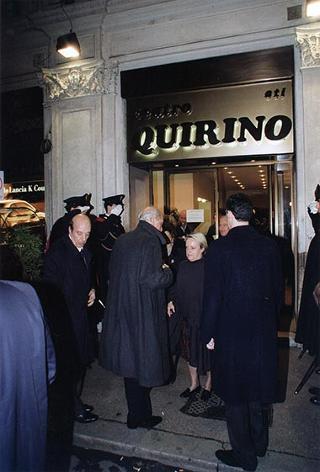 Intervento del Presidente della Repubblica alla rappresentazione della commedia "Mercadet l'affarista" di Honorè de Balzac, promossa dall'Ente Teatrale Italiano per rendere omaggio alla lunga attività artistica di Ernesto Calindri, protagonista dello spettacolo.