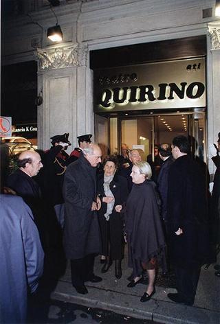 Intervento del Presidente della Repubblica alla rappresentazione della commedia "Mercadet l'affarista" di Honorè de Balzac, promossa dall'Ente Teatrale Italiano per rendere omaggio alla lunga attività artistica di Ernesto Calindri, protagonista dello spettacolo.