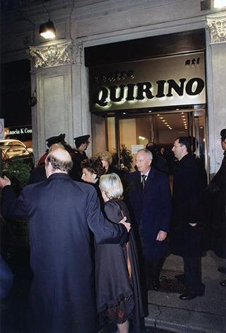 Intervento del Presidente della Repubblica alla rappresentazione della commedia "Mercadet l'affarista" di Honorè de Balzac, promossa dall'Ente Teatrale Italiano per rendere omaggio alla lunga attività artistica di Ernesto Calindri, protagonista dello spettacolo.