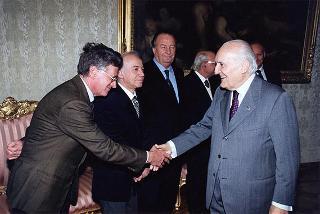 Prof. Giovanni Pettinato, direttore della Missione archeologica italiana a Byblos, con il prof. Giuseppe D'Ascenzo, rettore dell'Università degli studi di Roma "La Sapienza", ed alcuni studiosi, per illustrare i risultati delle ricerche archeologiche in Libano
