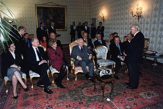 Prof. Giovanni Pettinato, direttore della Missione archeologica italiana a Byblos, con il prof. Giuseppe D'Ascenzo, rettore dell'Università degli studi di Roma "La Sapienza", ed alcuni studiosi, per illustrare i risultati delle ricerche archeologiche in Libano
