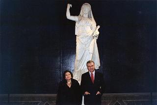 Prof. Giovanni Pettinato, direttore della Missione archeologica italiana a Byblos, con il prof. Giuseppe D'Ascenzo, rettore dell'Università degli studi di Roma "La Sapienza", ed alcuni studiosi, per illustrare i risultati delle ricerche archeologiche in Libano