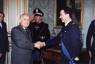 Delegazione di ufficiali e militari di truppa della Compagnia d'onore dell'Aeronautica Militare, in servizio di guardia d'onore al Palazzo del Quirinale