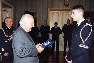 Delegazione di ufficiali e militari di truppa della Compagnia d'onore dell'Aeronautica Militare, in servizio di guardia d'onore al Palazzo del Quirinale