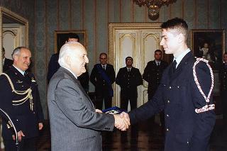 Delegazione di ufficiali e militari di truppa della Compagnia d'onore dell'Aeronautica Militare, in servizio di guardia d'onore al Palazzo del Quirinale