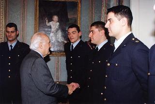 Delegazione di ufficiali e militari di truppa della Compagnia d'onore dell'Aeronautica Militare, in servizio di guardia d'onore al Palazzo del Quirinale