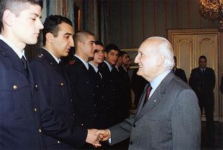 Delegazione di ufficiali e militari di truppa della Compagnia d'onore dell'Aeronautica Militare, in servizio di guardia d'onore al Palazzo del Quirinale