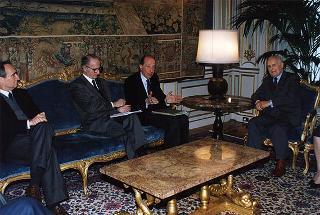 Prof. Vincenzo Cappelletti, presidente del Comitato per la difesa della cultura italiana, ed una delegazione del Comitato