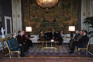 Col. Lando Mannucci, presidente dell'Associazione nazionale veterani e reduci garibaldini, con alcuni esponenti