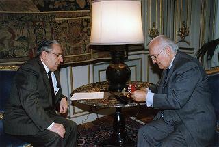 Col. Lando Mannucci, presidente dell'Associazione nazionale veterani e reduci garibaldini, con alcuni esponenti