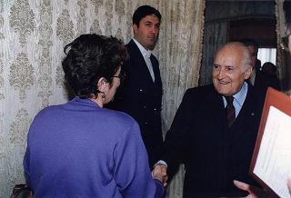 Maria Elisabetta Nannini Falchi, presidente dell'Associazione famiglie di fanciulli e adulti subnormali, e gli esponenti del sodalizio, per il 40° anniversario di fondazione dell'ANFFAS