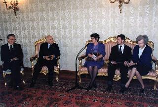 Maria Elisabetta Nannini Falchi, presidente dell'Associazione famiglie di fanciulli e adulti subnormali, e gli esponenti del sodalizio, per il 40° anniversario di fondazione dell'ANFFAS
