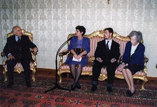 Maria Elisabetta Nannini Falchi, presidente dell'Associazione famiglie di fanciulli e adulti subnormali, e gli esponenti del sodalizio, per il 40° anniversario di fondazione dell'ANFFAS