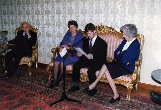 Maria Elisabetta Nannini Falchi, presidente dell'Associazione famiglie di fanciulli e adulti subnormali, e gli esponenti del sodalizio, per il 40° anniversario di fondazione dell'ANFFAS