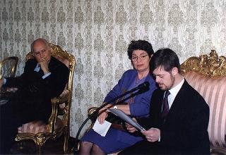 Maria Elisabetta Nannini Falchi, presidente dell'Associazione famiglie di fanciulli e adulti subnormali, e gli esponenti del sodalizio, per il 40° anniversario di fondazione dell'ANFFAS