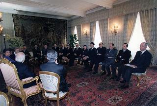 Maria Elisabetta Nannini Falchi, presidente dell'Associazione famiglie di fanciulli e adulti subnormali, e gli esponenti del sodalizio, per il 40° anniversario di fondazione dell'ANFFAS