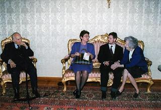 Maria Elisabetta Nannini Falchi, presidente dell'Associazione famiglie di fanciulli e adulti subnormali, e gli esponenti del sodalizio, per il 40° anniversario di fondazione dell'ANFFAS