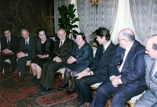 Maria Elisabetta Nannini Falchi, presidente dell'Associazione famiglie di fanciulli e adulti subnormali, e gli esponenti del sodalizio, per il 40° anniversario di fondazione dell'ANFFAS