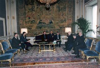 Don Roberto Collarini, assistente dell'Oratorio parrocchiale "Padre Ballardini" di Cameri, ed una delegazione della Banda musicale "Margherita"