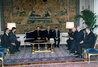 Don Roberto Collarini, assistente dell'Oratorio parrocchiale "Padre Ballardini" di Cameri, ed una delegazione della Banda musicale "Margherita"
