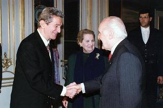 Madeleine Albright, Segretario di Stato degli Stati Uniti d'America (USA)