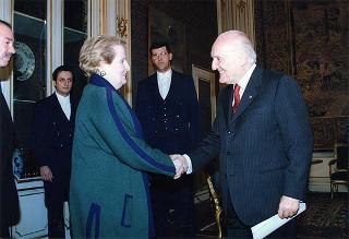 Madeleine Albright, Segretario di Stato degli Stati Uniti d'America (USA)