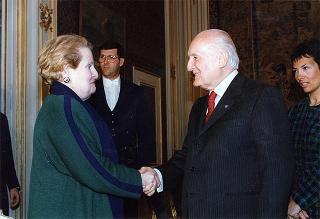 Madeleine Albright, Segretario di Stato degli Stati Uniti d'America (USA)