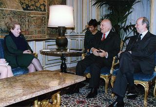 Madeleine Albright, Segretario di Stato degli Stati Uniti d'America (USA)
