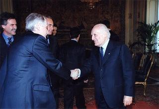 Vannino Chiti, nuovo presidente della Conferenza dei presidenti delle Regioni e delle Province Autonome e presidente della Regione Toscana, con una delegazione della Conferenza