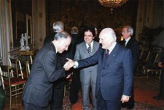 Avv. Enzo Bianco, presidente dell'Associazione nazionale Comuni italiani (ANCI), con una delegazione