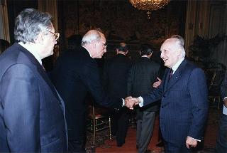 Avv. Enzo Bianco, presidente dell'Associazione nazionale Comuni italiani (ANCI), con una delegazione