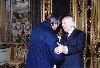 Don Luigi Ciotti, presidente di "Libera. Associazioni, nomi e numeri contro le mafie", con una delegazione di partecipanti alla "III Giornata della memoria e dell'impegno in ricordo delle vittime delle mafie"