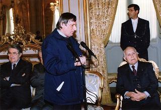 Don Luigi Ciotti, presidente di "Libera. Associazioni, nomi e numeri contro le mafie", con una delegazione di partecipanti alla "III Giornata della memoria e dell'impegno in ricordo delle vittime delle mafie"