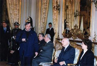Don Luigi Ciotti, presidente di "Libera. Associazioni, nomi e numeri contro le mafie", con una delegazione di partecipanti alla "III Giornata della memoria e dell'impegno in ricordo delle vittime delle mafie"
