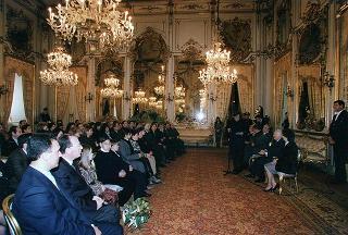 Don Luigi Ciotti, presidente di "Libera. Associazioni, nomi e numeri contro le mafie", con una delegazione di partecipanti alla "III Giornata della memoria e dell'impegno in ricordo delle vittime delle mafie"