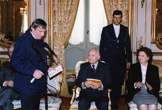 Don Luigi Ciotti, presidente di "Libera. Associazioni, nomi e numeri contro le mafie", con una delegazione di partecipanti alla "III Giornata della memoria e dell'impegno in ricordo delle vittime delle mafie"