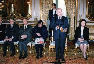 Don Luigi Ciotti, presidente di "Libera. Associazioni, nomi e numeri contro le mafie", con una delegazione di partecipanti alla "III Giornata della memoria e dell'impegno in ricordo delle vittime delle mafie"