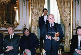 Don Luigi Ciotti, presidente di "Libera. Associazioni, nomi e numeri contro le mafie", con una delegazione di partecipanti alla "III Giornata della memoria e dell'impegno in ricordo delle vittime delle mafie"