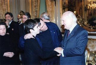 Don Luigi Ciotti, presidente di "Libera. Associazioni, nomi e numeri contro le mafie", con una delegazione di partecipanti alla "III Giornata della memoria e dell'impegno in ricordo delle vittime delle mafie"
